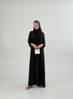 عباية دره بقماش كريب ملكي مزين بكلفه دوائر