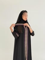 عباية فرحه بقماش انترنت بتطريز بنفسجي غامق