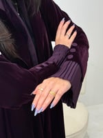 تشكيلة شتاء 2024 - عباية اعتدال مخمل كسرات بالكم م...