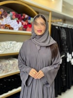 عباية لوانا بقماش راما بكسرات رمادي فاتح