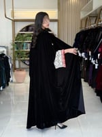 عباية زوينه بقماش مخمل كوري بكم مطرز حياكه يدويه ا...