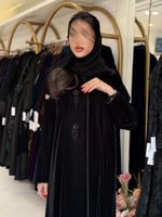 عباية ايرينا بقماش مخمل كوري بتحديد قيطان مزينه با...