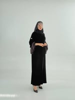 عباية مادلي بقماش مخمل كوري مزين بكسرات حرير بنفسج...