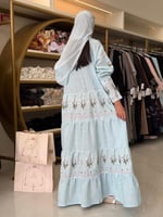 عباية افراح بقماش لنن تدخيلات لنن مطرز سماوي