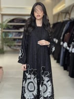 عباية فريده بقماش دانتل بشك سكري مع اسود