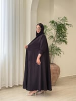 عباية روان بقماش كريب الاناقة بتطريز هاري بنفسجي