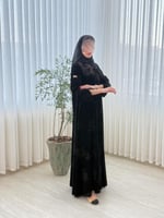 عباية رهف بقماش مخمل كوري طباعه ورد زيتي 2