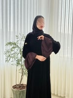 عباية مادلي بقماش مخمل كوري مزين بكسرات حرير عنابي