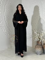 عباية رهاف بقماش كريب رموش مزينه بدانتل وشك