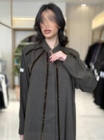 عباية هوليا بقماش كريب شتوي بلمسات مخمل زيتي