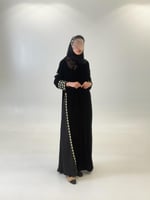 عباية زمرد بقماش مخمل كوري تدخيلات كسرات مورده