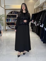 عباية جلنار بقماش كريب الابداع بلمسات مخمل ودانتل...