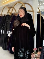 عباية ميسونة بقماش مخمل كوري بتطريز فضي