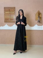 اليوم الوطني | عباية رقي بقماش كريب الابداع مطرز