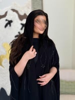 عباية همس قطرية بقماش كريب الابداع بشك اسود