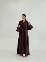 عباية سلام بقماش حرير مغسول بتطريز انوثي بني غامق