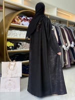 عباية اسيله بقماش كريب الاناقة تدخيلات جاكار موف