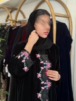 عباية نقاء بقماش مخمل كوري مزين بتطريز انيق