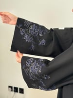 عباية اسيل ا بقماش كريب الاناقة تطريز كحلي ناعم