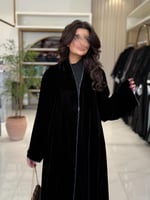 عباية لوسيا بقماس مخمل بشك فضي