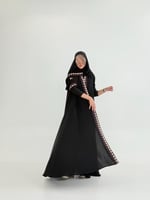 عباية فرحه بقماش انترنت بتطريز بنفسجي غامق