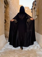 عباية ينبع كريب ملكي بتطريز ناعم بالكم