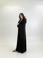 بليزر | عباية جوليا بقماش كريب رموش مزين بحياكه يد...