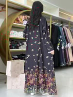 عباية الهبه لبنى بقماش حرير تويل اسود مورد