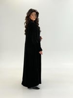 بليزر | عباية سوسن بقماش مخمل كوري مبطن مزين بلمعه