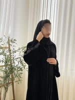 عباية فيحاء بقماش مخمل كوري تدخيلات كشميري كحلي