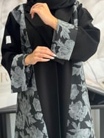 عباية يمنى | بقماش كريب المميز ورد تيفاني