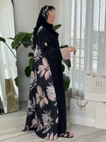 عباية سوليل ا حرير مغسول مع كريب ورده بالخلف