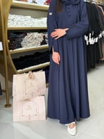 عباية ليان بقماش كريب باربي مزين بازرة كحلي