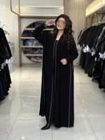 عباية فيولا بقماش كريب ملكي مع بلاك بيري بتطريز اب...