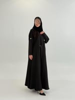 عباية سيلا بقماش كريب باربي مزين بازره