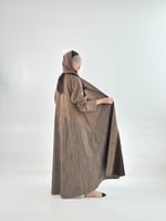 عباية دانيا بقماش شامواه مع شامواه برسم بني