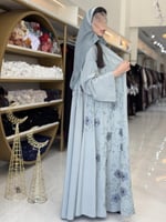 عباية مناير بقماش كريب ويفر مطرز سماوي