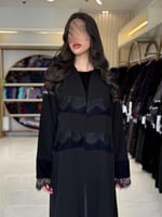 عباية جلنار بقماش كريب الابداع بلمسات مخمل ودانتل...