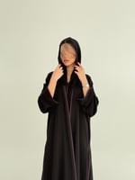 عباية نيلاء بقماش انترنت بتطريز مع كسرات جوانب موف