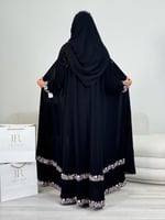 عباية الهنوف ا قماش ملكي تطريز وردي