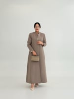 عباية رزان بقصه بليزر بقماش كريب سلك بلمعه خفيفه ب...