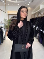 عباية شمس بقماش مخمل مطرز مع كريب الاناقه اسود