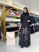 عباية علا بقماش كريب الاناقة بتطريز ورود بني