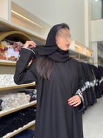 عباية ميلاس بقماش كريب الاناقة بتطريز ورود ابيض بع...