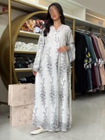 عباية بهجه بقماش شيفون مبطن بتطريز فضي