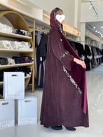 تشكيلة شتاء 2024 -عباية ياسمين بقماش مخمل بشال مطر...