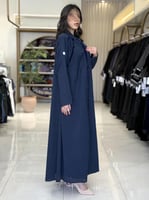 عباية هوليا بقماش كريب شتوي بلمسات مخمل كحلي