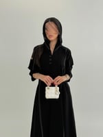 عباية هلا بقماش كريب الابداع مزين بخط ابيض