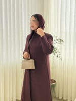 عباية رزان بقصه بليزر بقماش كريب سلك بلمعه خفيفه ع...