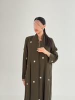 عباية سوار بليزر رسمي مزين بكسرات وشك بقماش كريب ر...